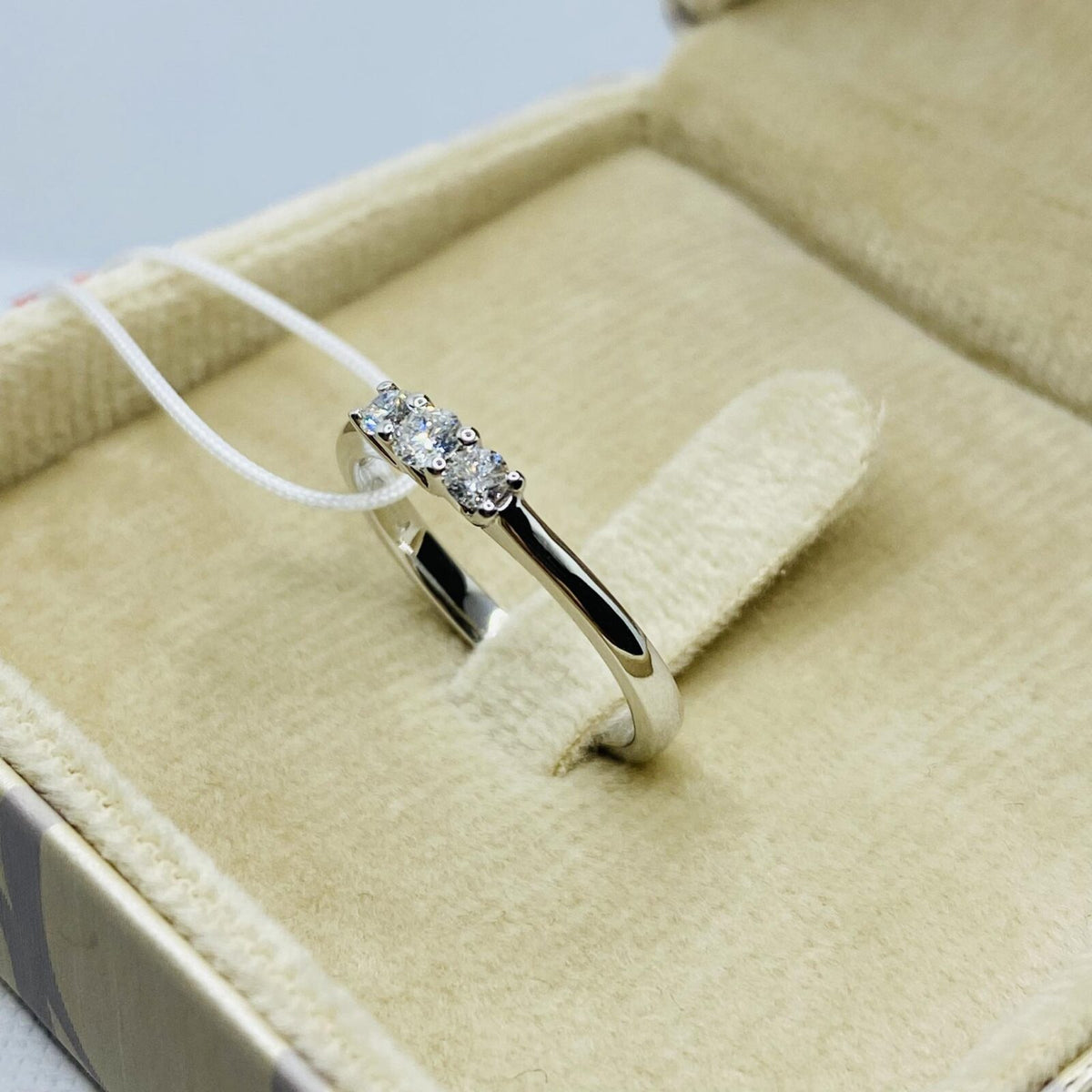 Anello Trilogu Donna Oro 18KT con Diamanti Ct. 0,23