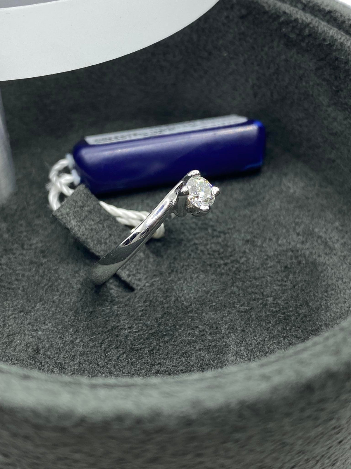 Anello Solitario Giorgio Visconti in Oro 18KT 18KT e Brilante Ct. 0,31