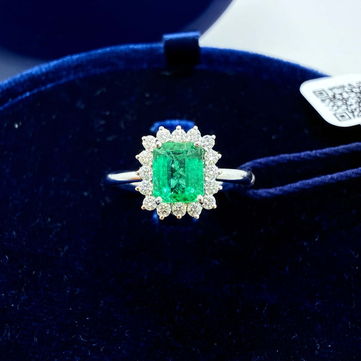 Anello Recarlo con Diamanti e Smeraldo ct. 0,77