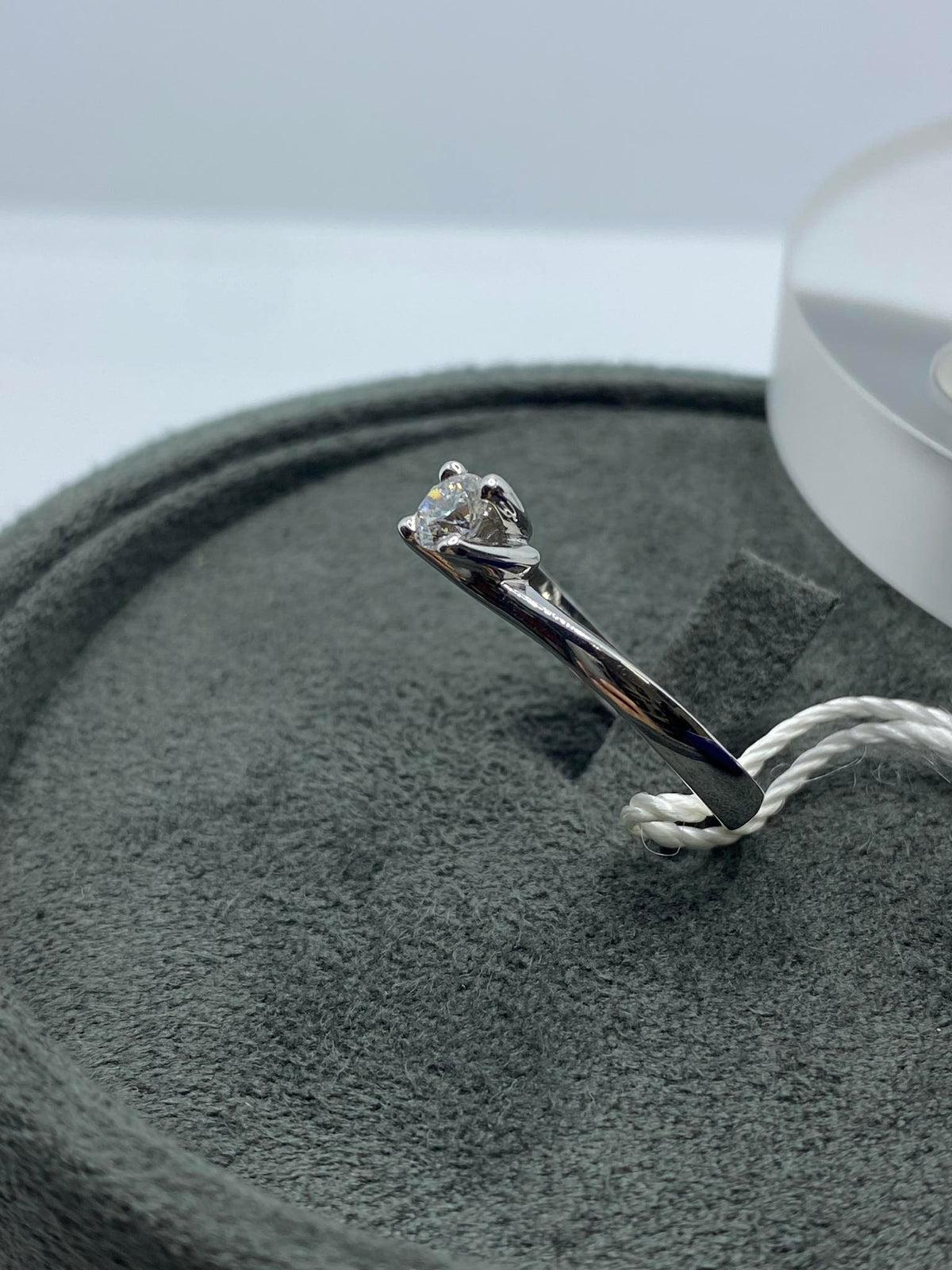 Anello Solitario Giorgio Visconti in Oro 18KT 18KT e Brilante Ct. 0,31