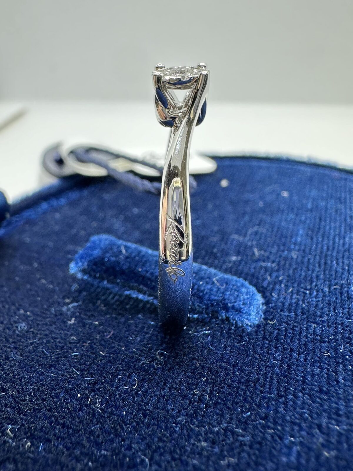 Anello Donna Solitario Recarlo Nodo D'amore con Diamanti Ct. 0.10