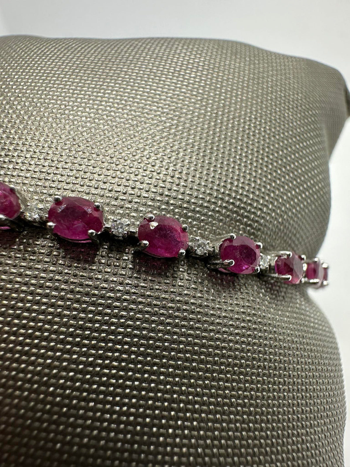 Bracciale Tennis Donna Oro 18KT con Diamanti e Rubini Ct. 6.50