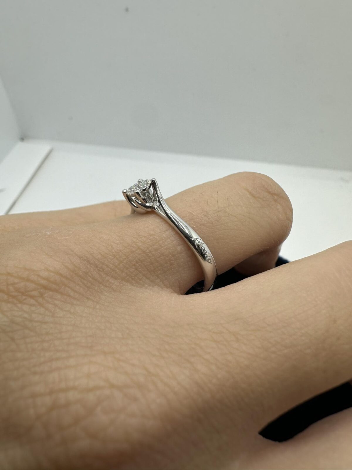 Anello Donna Solitario Recarlo Nodo D'amore con Diamanti Ct. 0.10