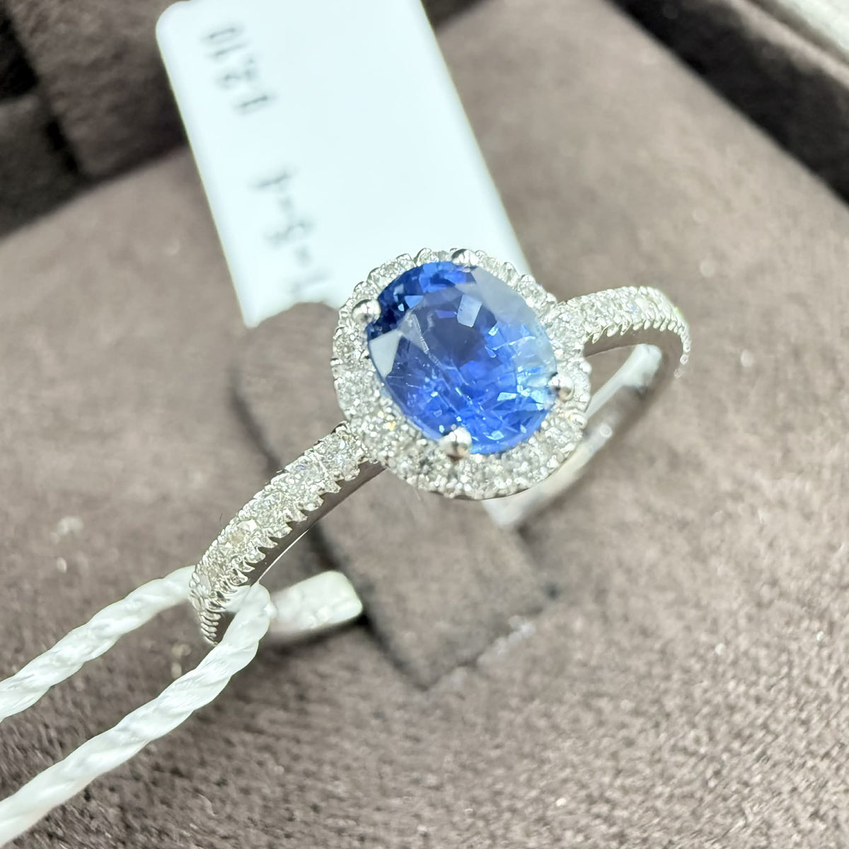 Anello Donna Crivelli con Zaffiro ct. 0,53 e Diamanti