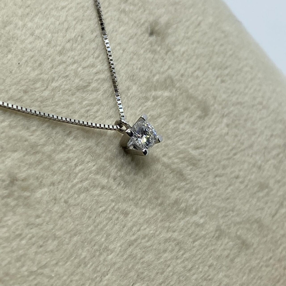 Collana Punto Luce Donna Oro 18KT con Diamante Ct 0.18