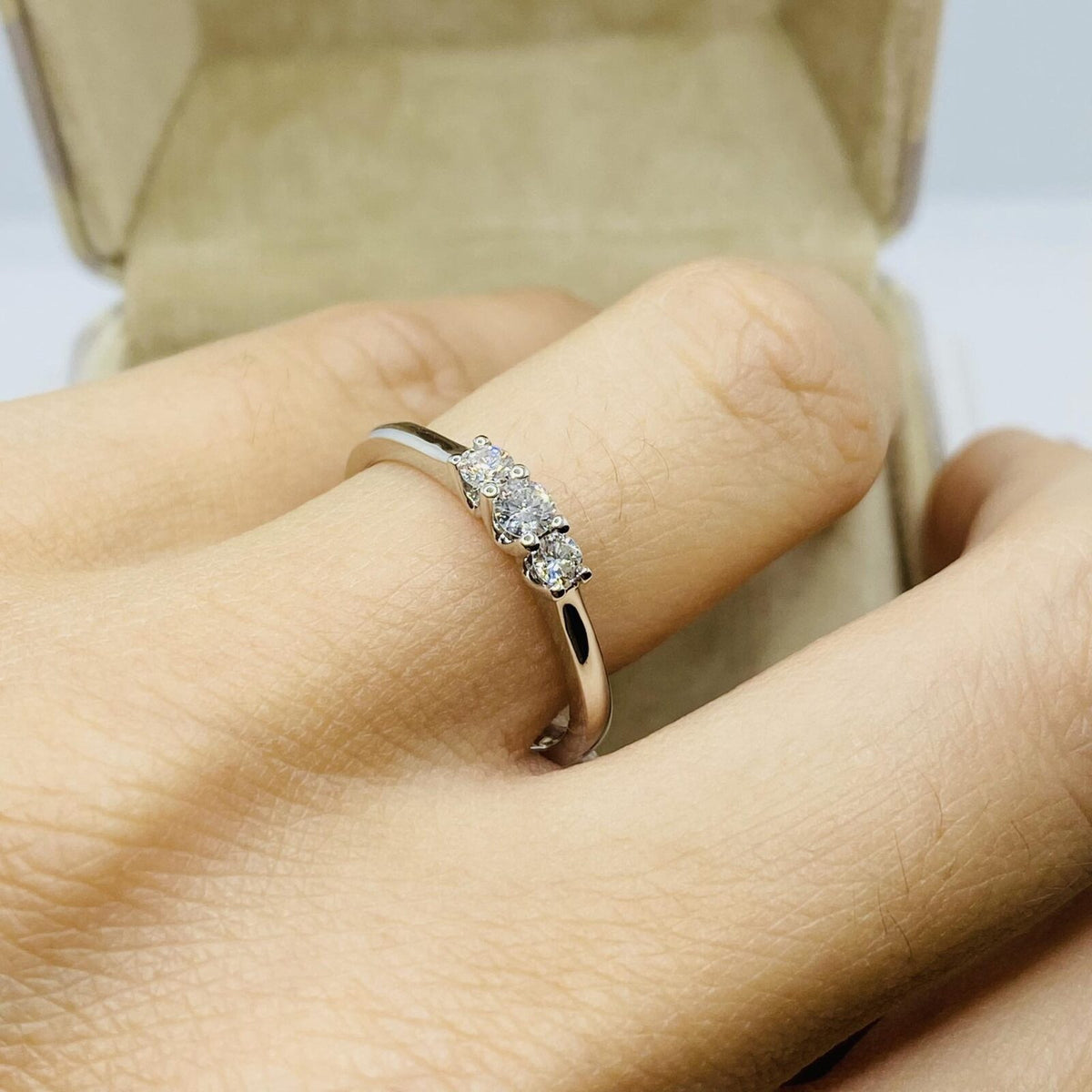 Anello Trilogu Donna Oro 18KT con Diamanti Ct. 0,23