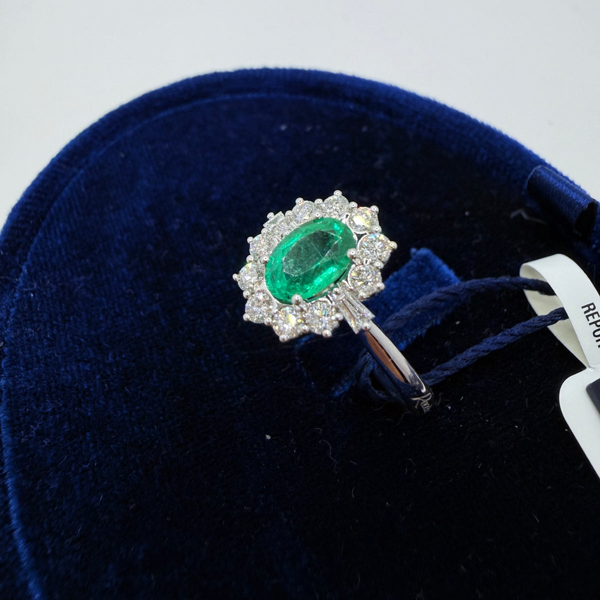 Anello Recarlo con Diamanti e Smeraldo ct. 0,82