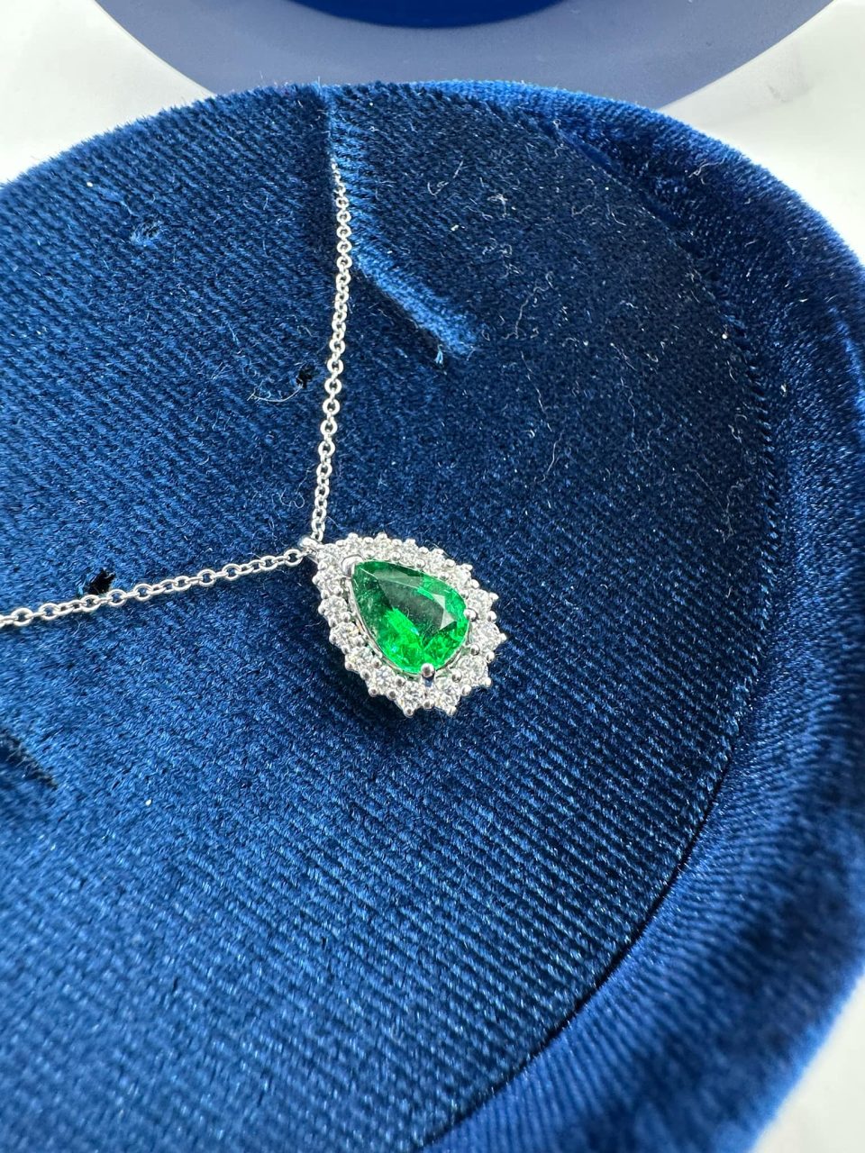 Collana Recarlo con Goccia di Smeraldo Colombiano Ct 0,84