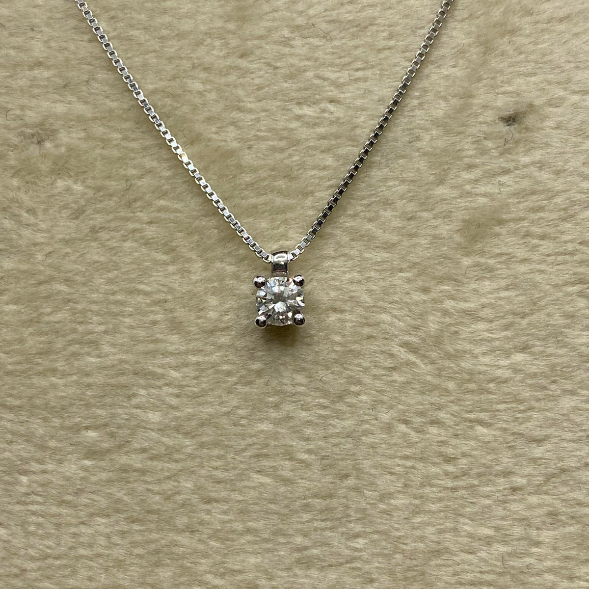 Collana Punto Luce Donna Oro 18KT con Diamante Ct 0.12