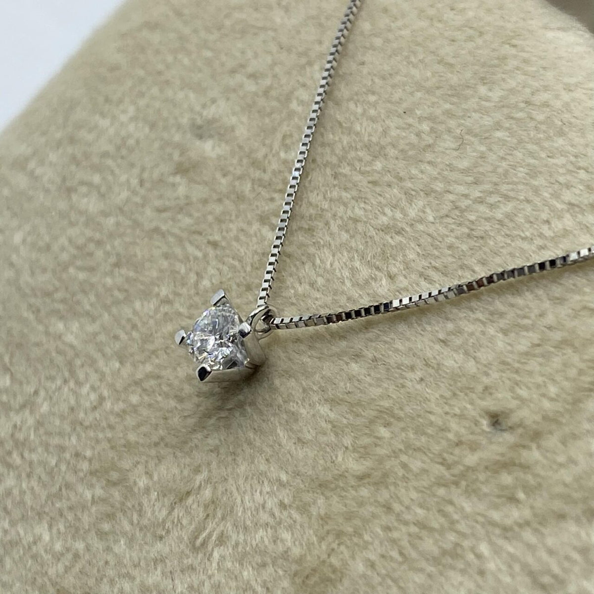 Collana Punto Luce Donna Oro 18KT con Diamante Ct 0.18