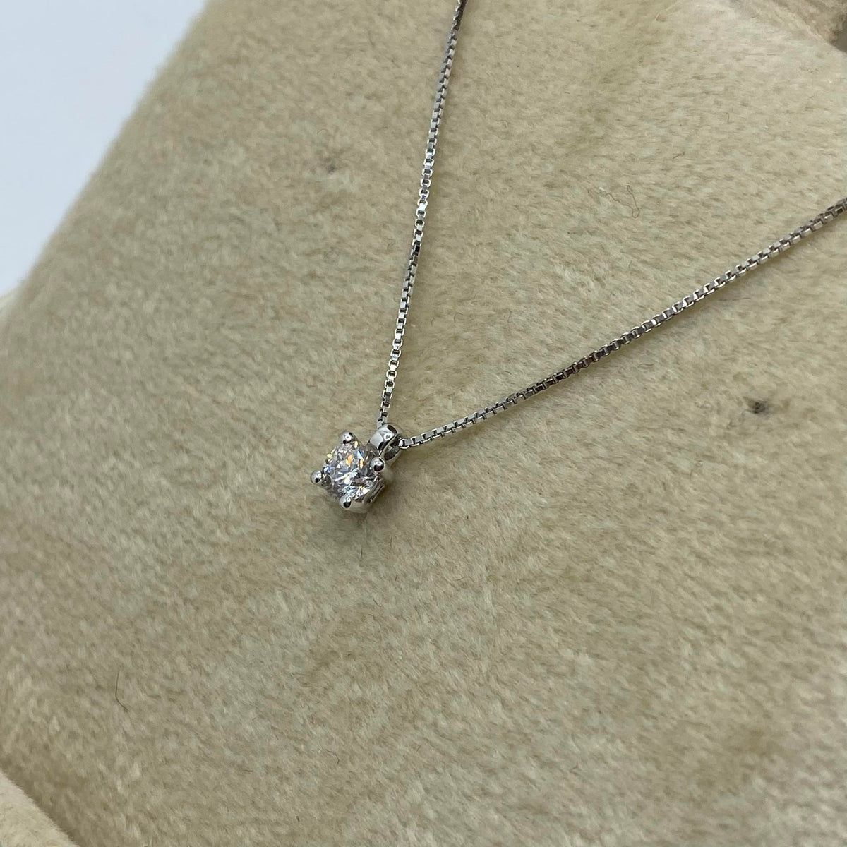 Collana Punto Luce Donna Oro 18KT con Diamante Ct 0.18