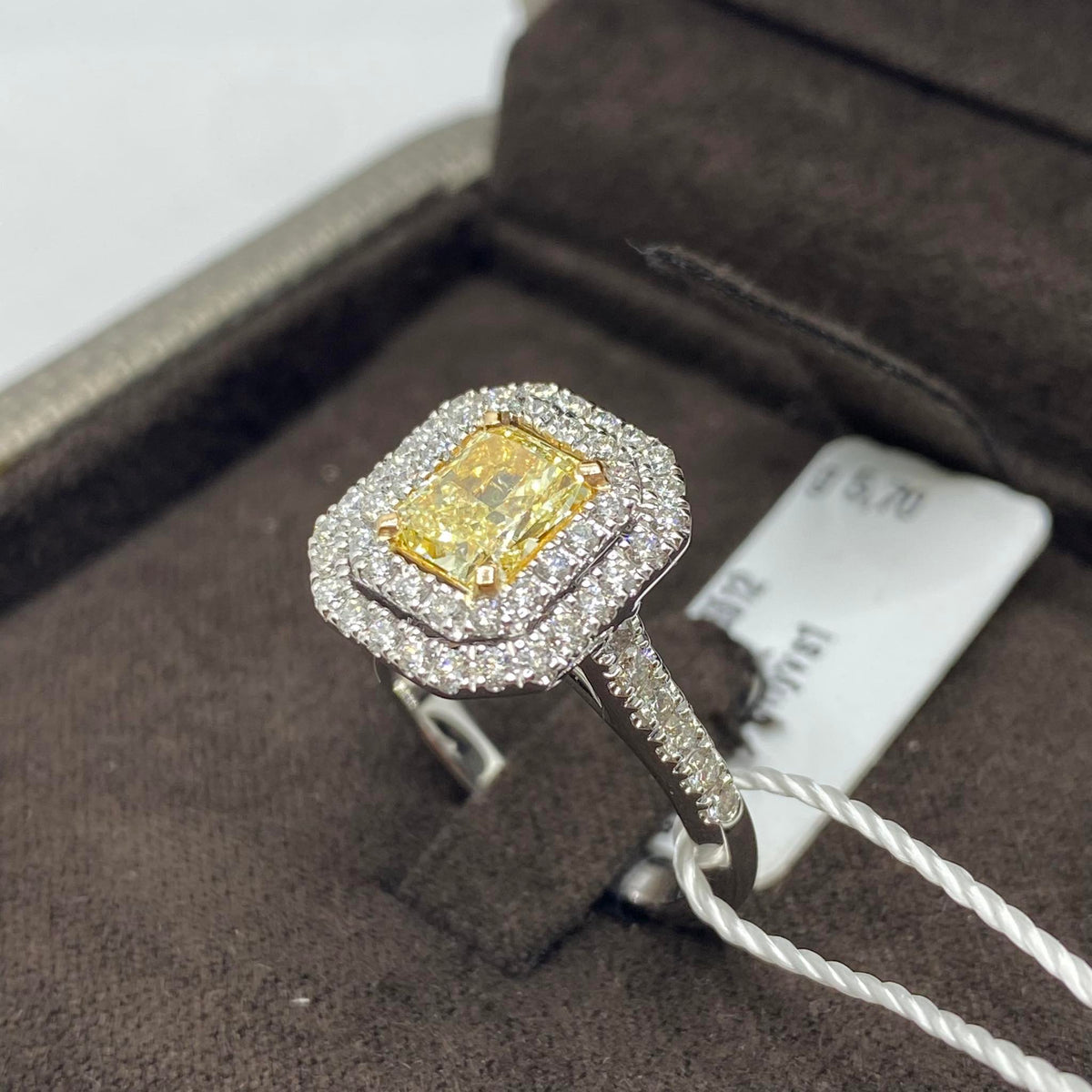 Anello Crivelli in Oro 18KT 18KT con Diamante Fancy Gia Ct 1,14