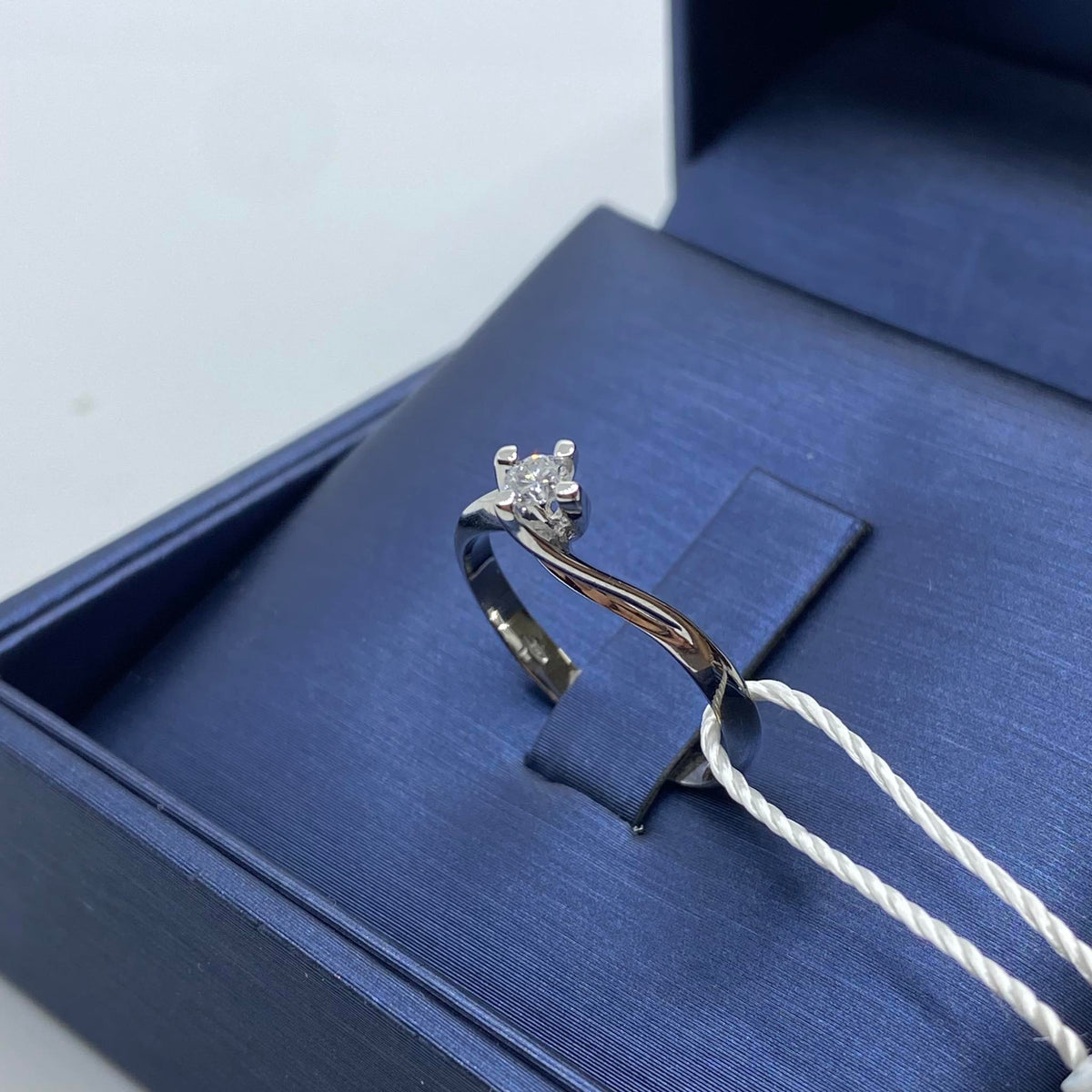 Anello Solitario PG Gioielli in Oro 18KT e Diamante Ct. 0,05