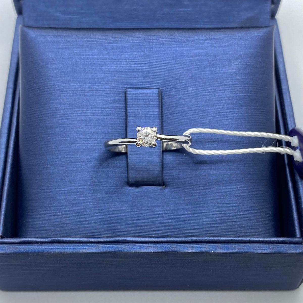 Anello Solitario in Oro 18KT 18KT e Diamante Ct. 0,24