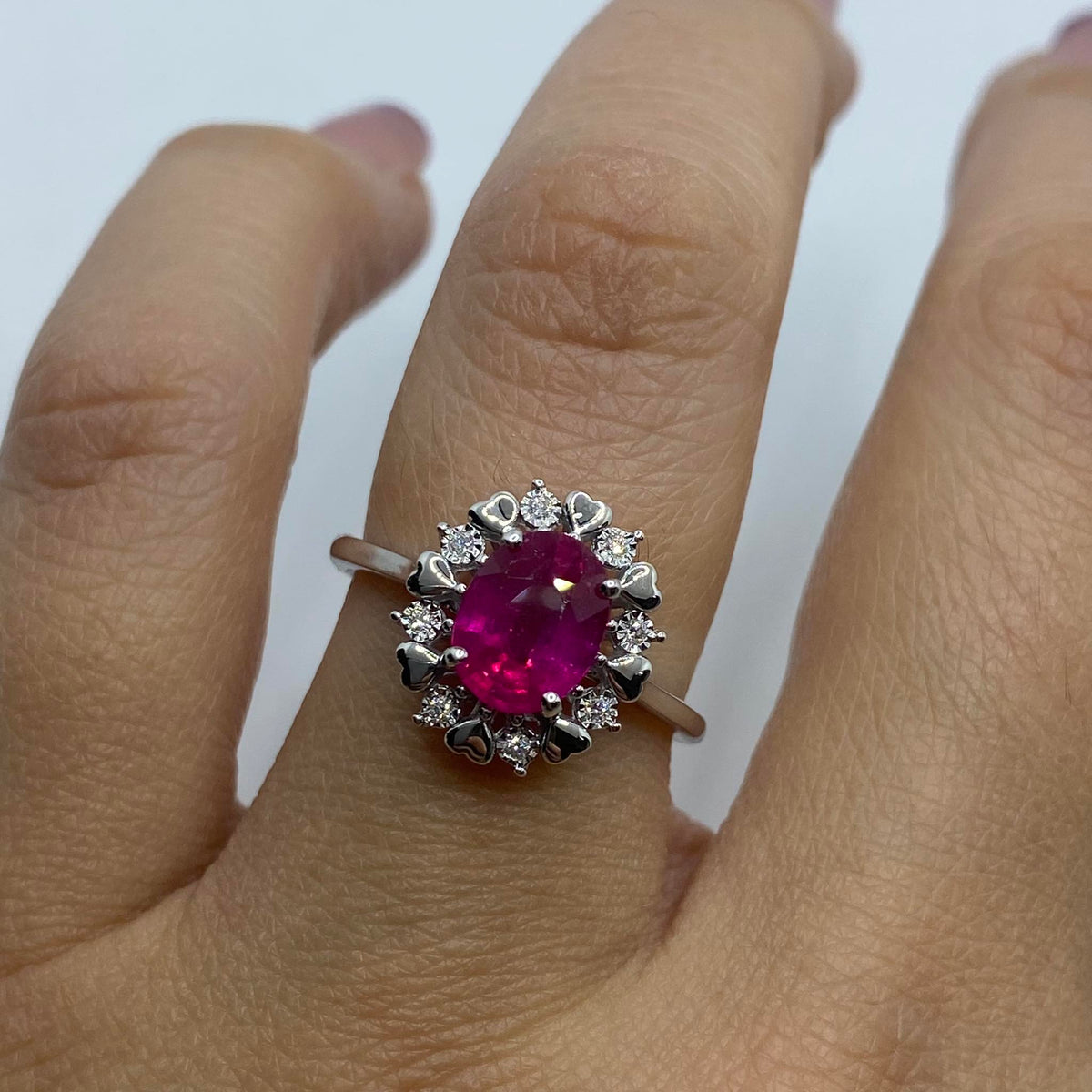 Anello Donna Oro 18KT con Rubino Ct. 1.60 e Diamanti