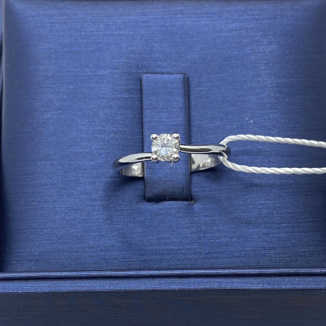 Anello Solitario in Oro 18KT 18KT e Diamante Ct. 0,23 G VS