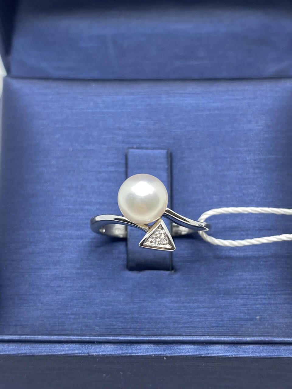 Anello Mikawa in Oro 18KT 18KT con Perla di Acqua Salata e Diamanti
