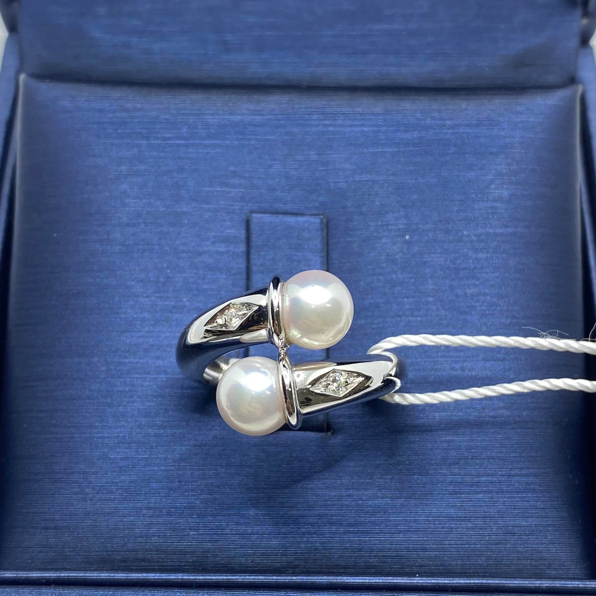 Anello Asayo in Oro 18KT 18KT con Perla di Acqua Salata e Diamanti