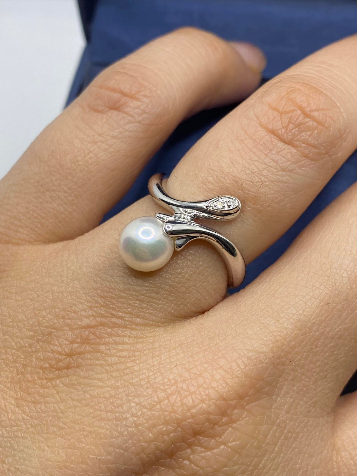 Anello Asayo in Oro 18KT 18KT con Perla di Acqua Salata e Diamanti