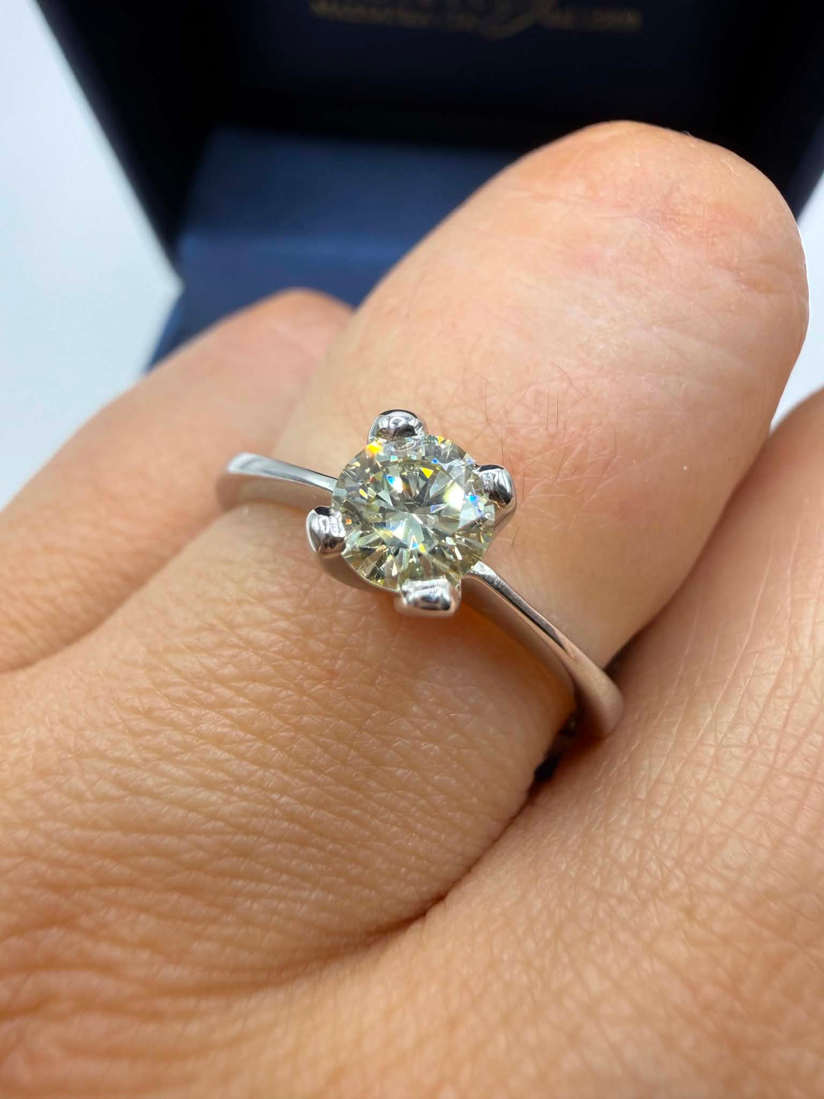 Anello Solitario in Oro 18KT 18KT e Diamante Ct. 0.48 J-SI1
