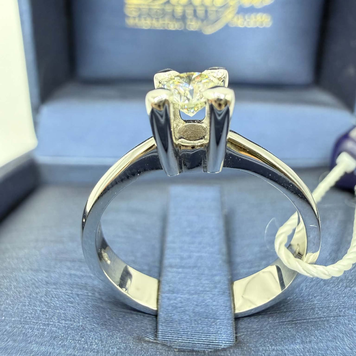 Anello Solitario in Oro 18KT 18KT e Diamante Ct. 0.33 G-IF