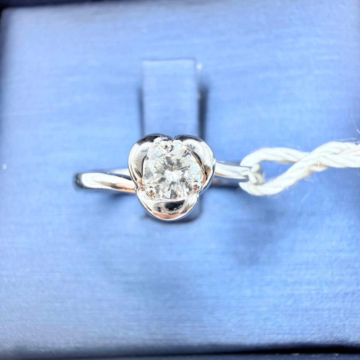 Anello Solitario Salvini in Oro 18KT 18KT e Diamante ct. 0,31