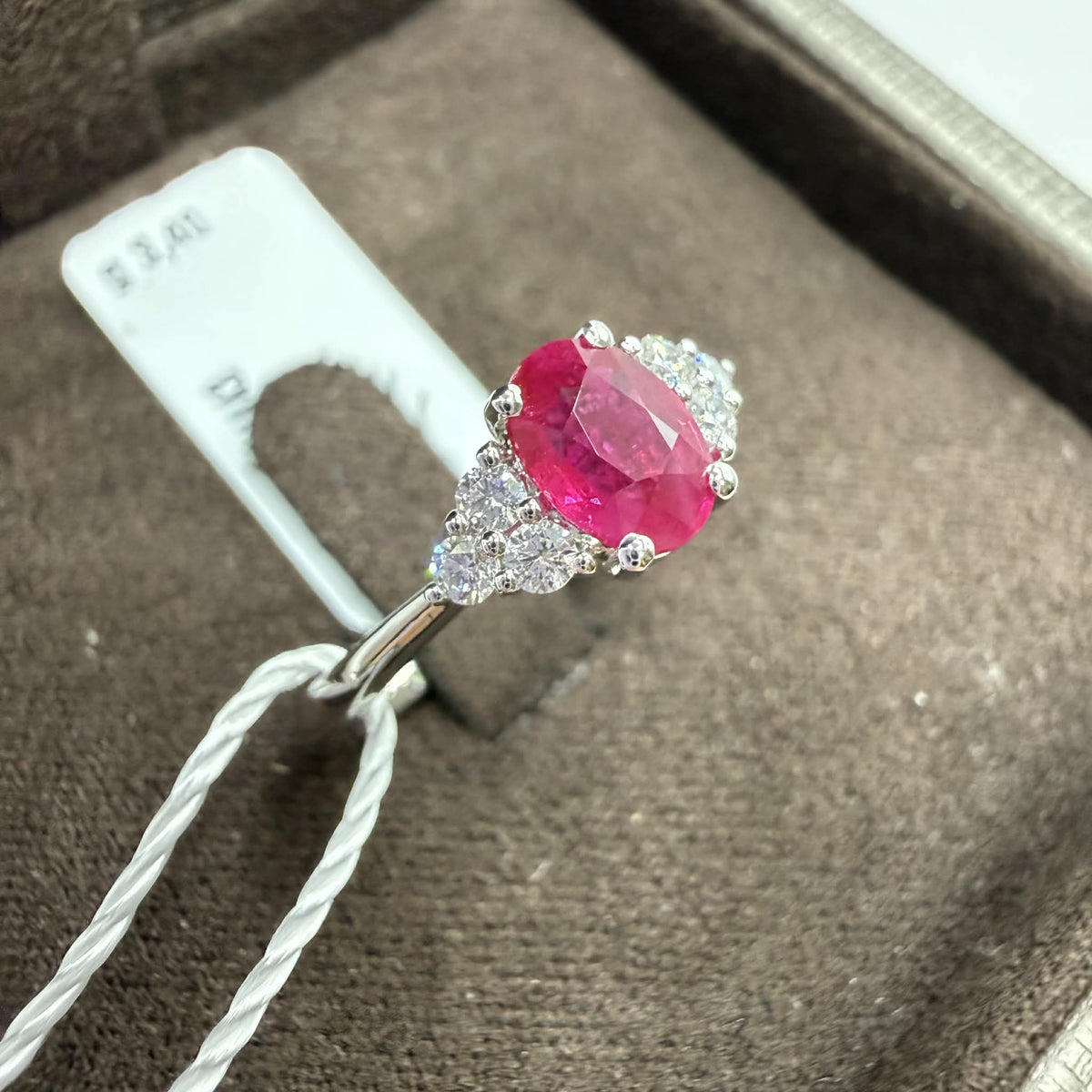 Anello Donna Crivelli con Rubino Ct 0,99 e Diamanti