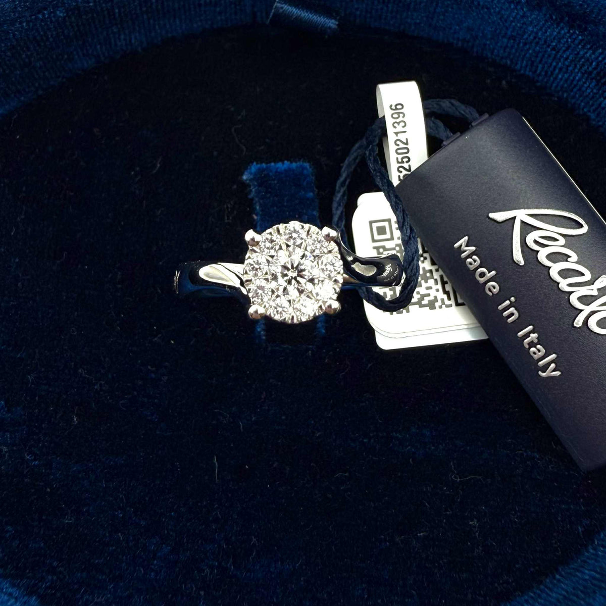 Anello Solitario Recarlo Nodo D'amore con Diamanti Ct. 0.37