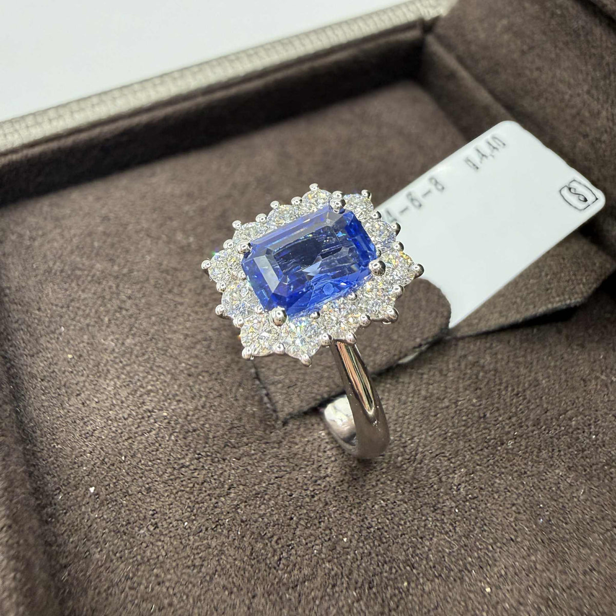 Anello Donna Crivelli con Zaffiro 1,74 e Diamanti