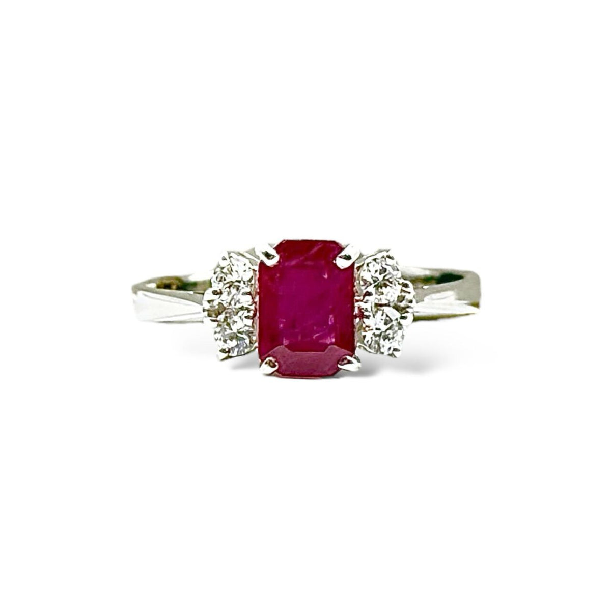 Anello Donna Recarlo con Rubino Ct 0.90 e Diamanti