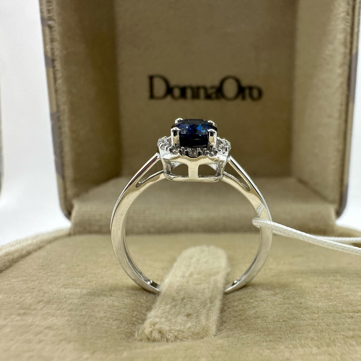 Anello Rosetta Donna Oro 18KT con Zaffiro Ct. 0.90 e Diamanti