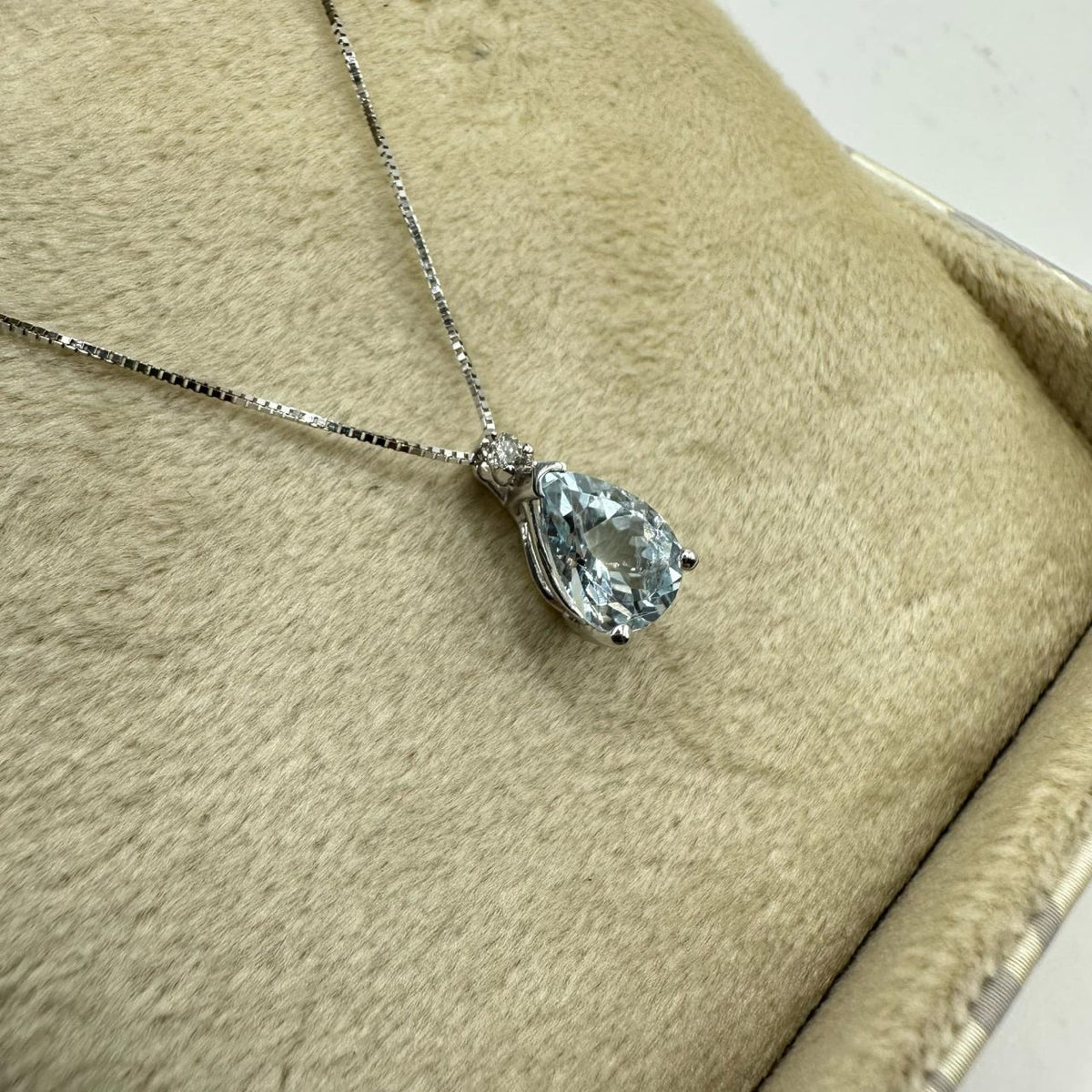 Collana Donna Oro 18KT con Acquamarina a Goccia Ct. 0.1,10