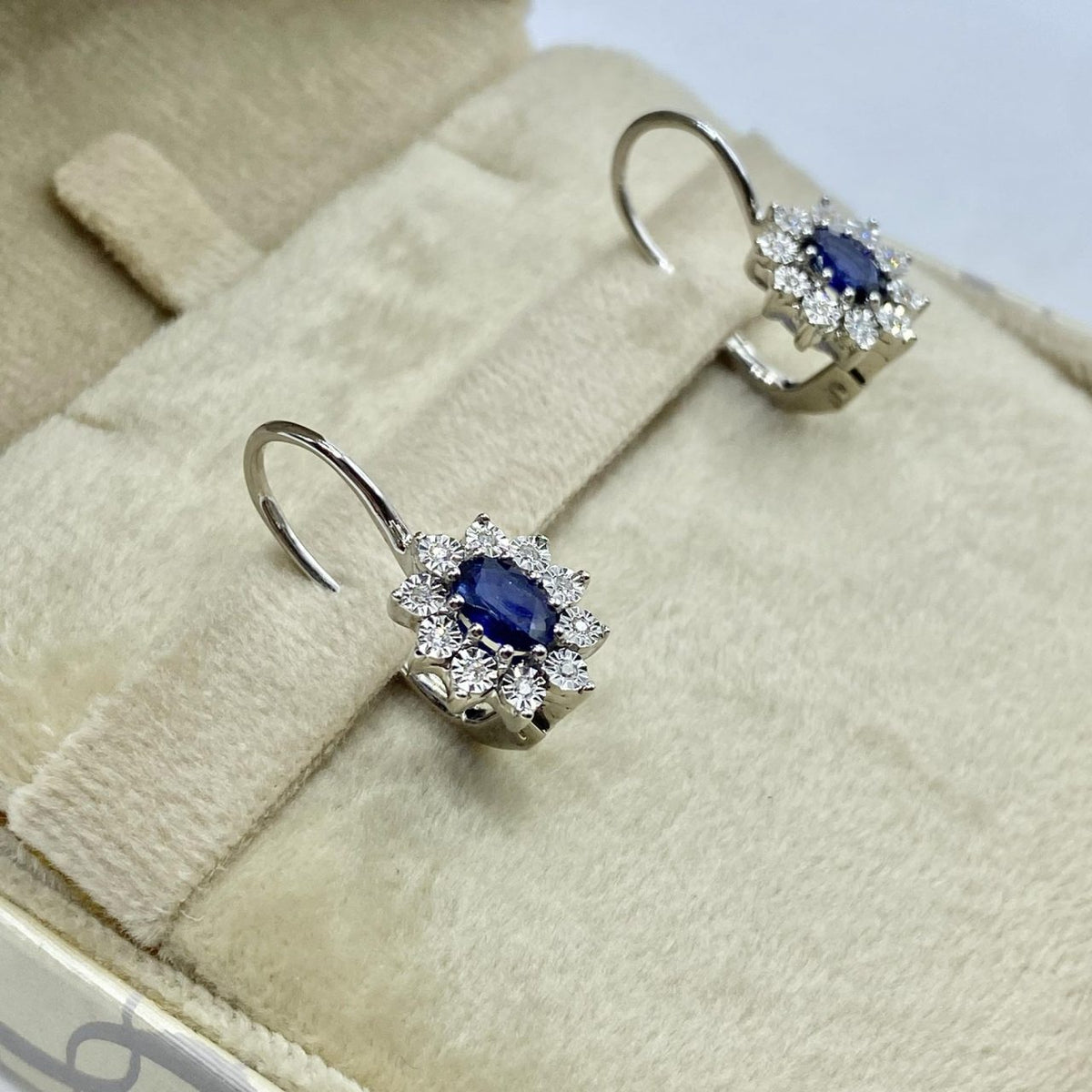 Orecchini Donna Oro 18KT con Zaffiri Ct. 1.10 e Diamanti