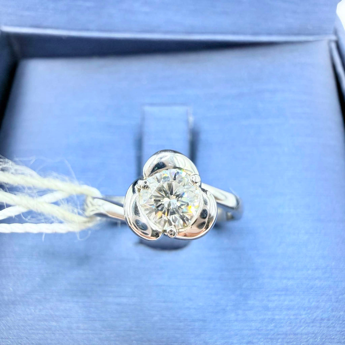 Anello Solitario Salvini in Oro 18KT 18KT e Diamante ct. 0,57