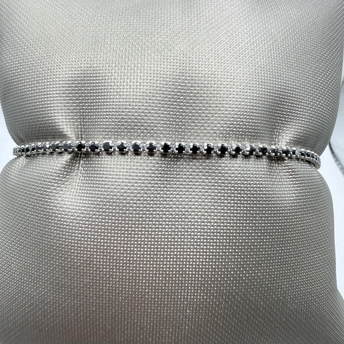 Bracciale Tennis in Oro 18KT 18KT e Zirconi Neri