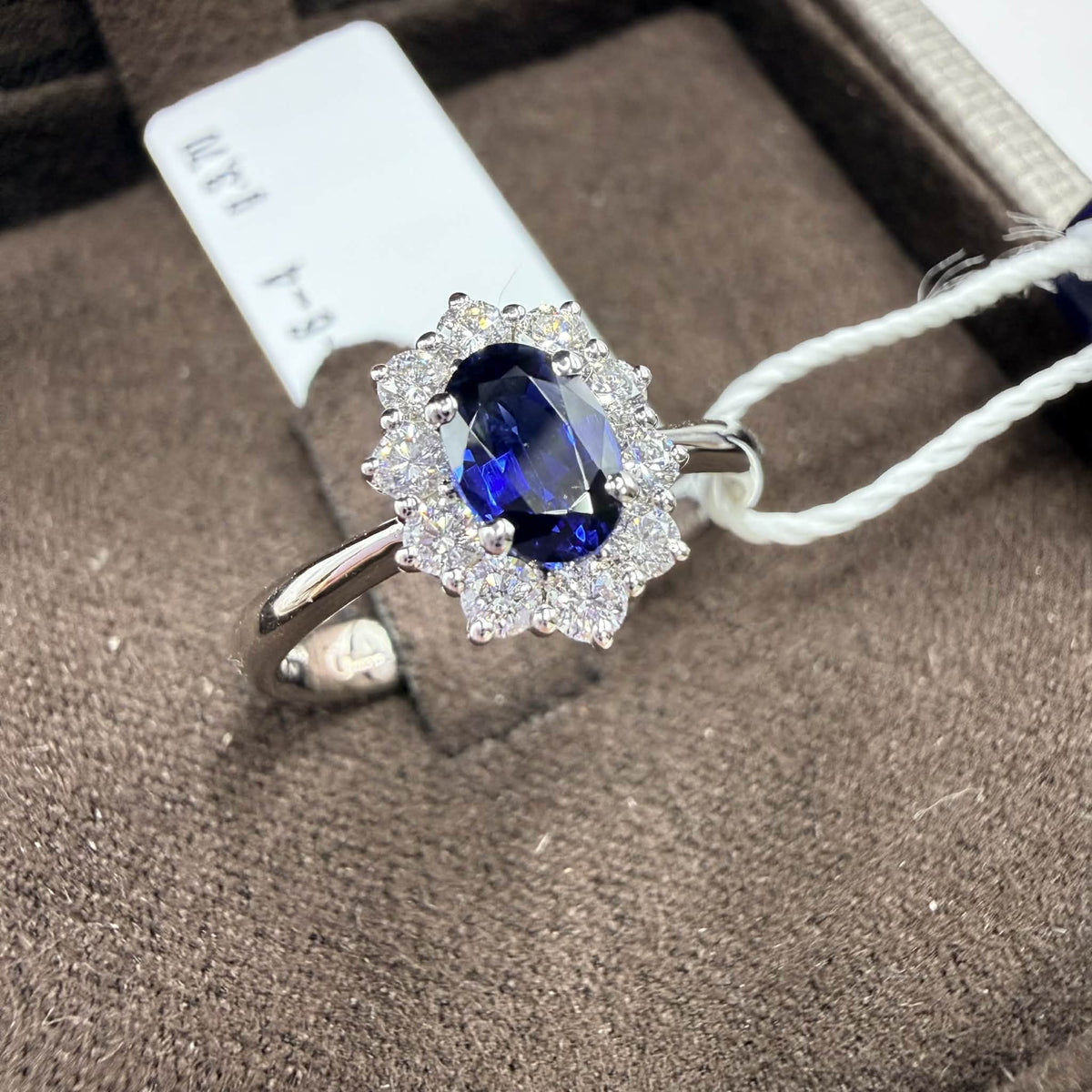 Anello Donna Crivelli con Diamanti e Zaffiro Ct. 0.70