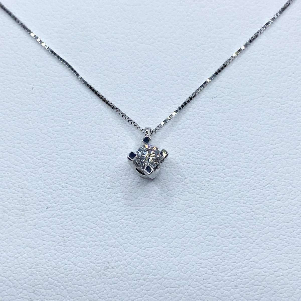 Collana Punto Luce Miluna in Oro 18KT 18KT con Diamante Ct. 0,14