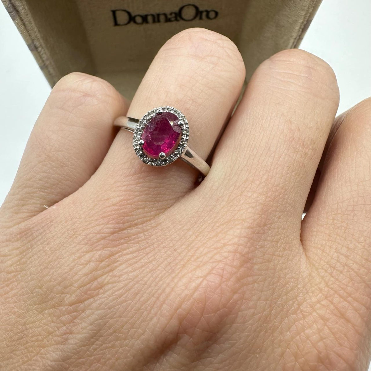 Anello Rosetta Donna Oro 18KT con Rubino Ct. 0.90 e Diamanti