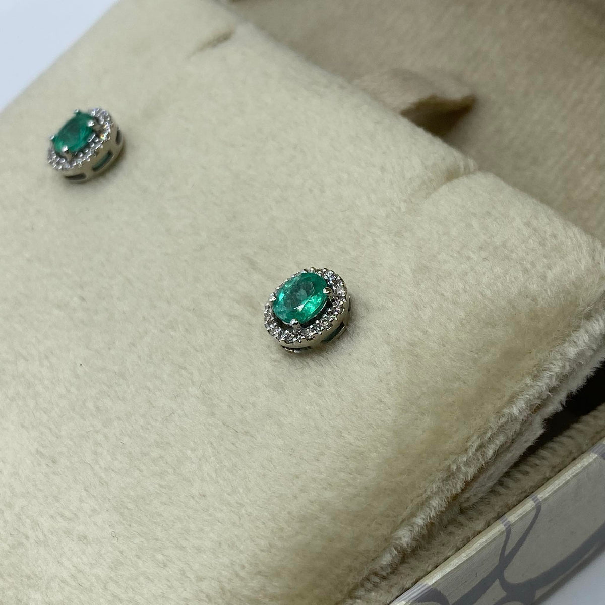 Orecchini Donna Oro 18KT con Smeraldi Ct 0.70 e Diamanti
