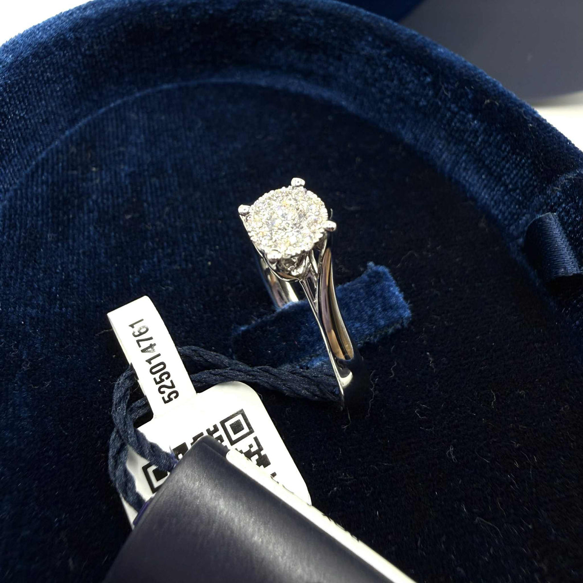 Anello Solitario Recarlo Nodo D'amore con Diamanti Ct. 0.20