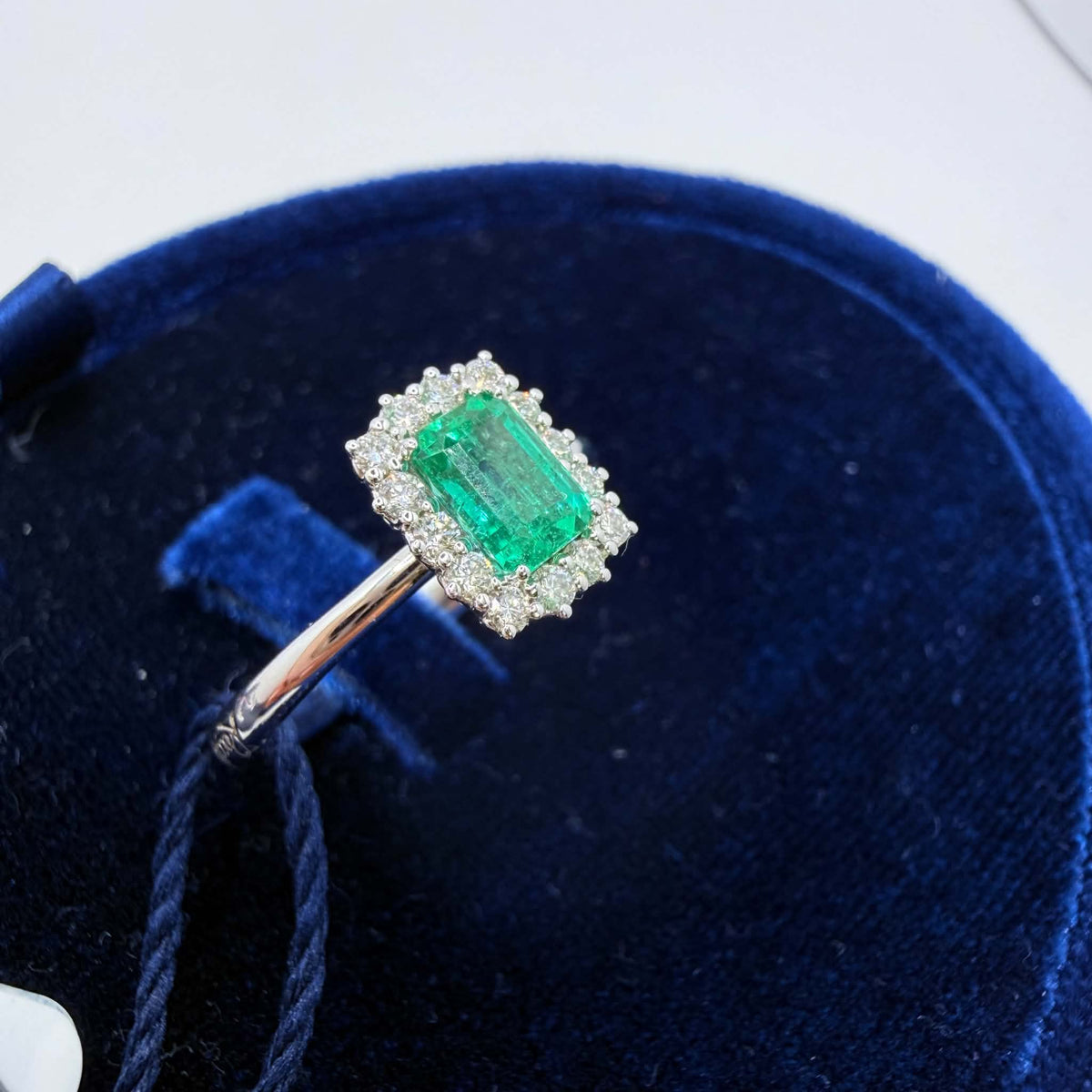 Anello Recarlo con Diamanti e Smeraldo ct.