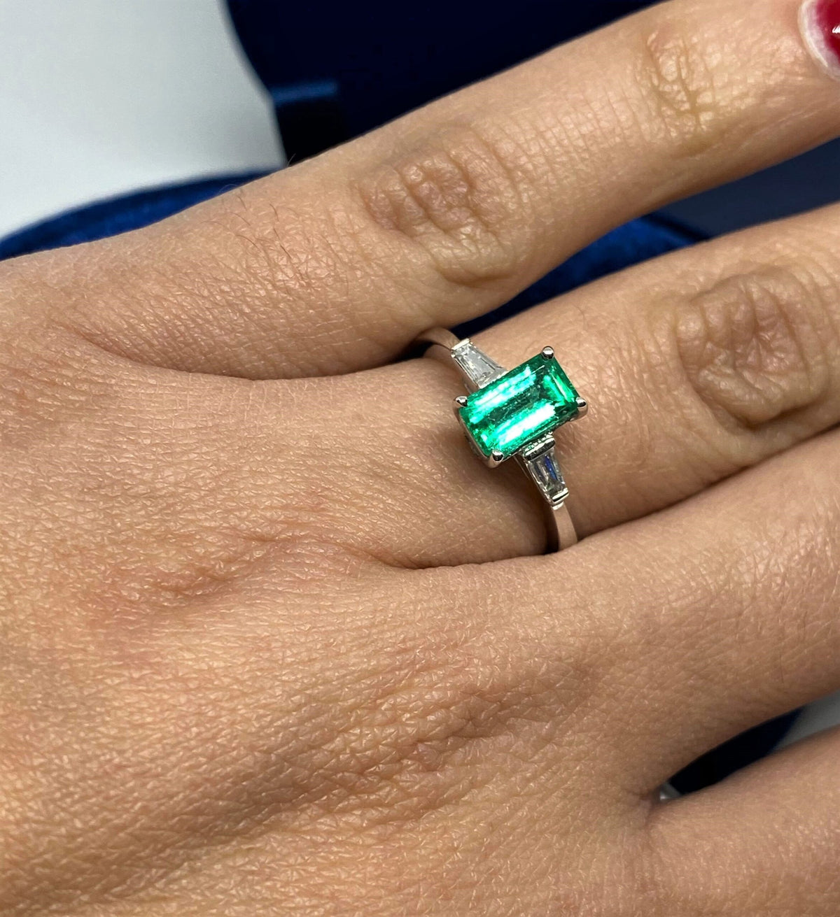 Anello Recarlo Con Smeraldo Ct 0,97 e Diamanti - ZF700/BS