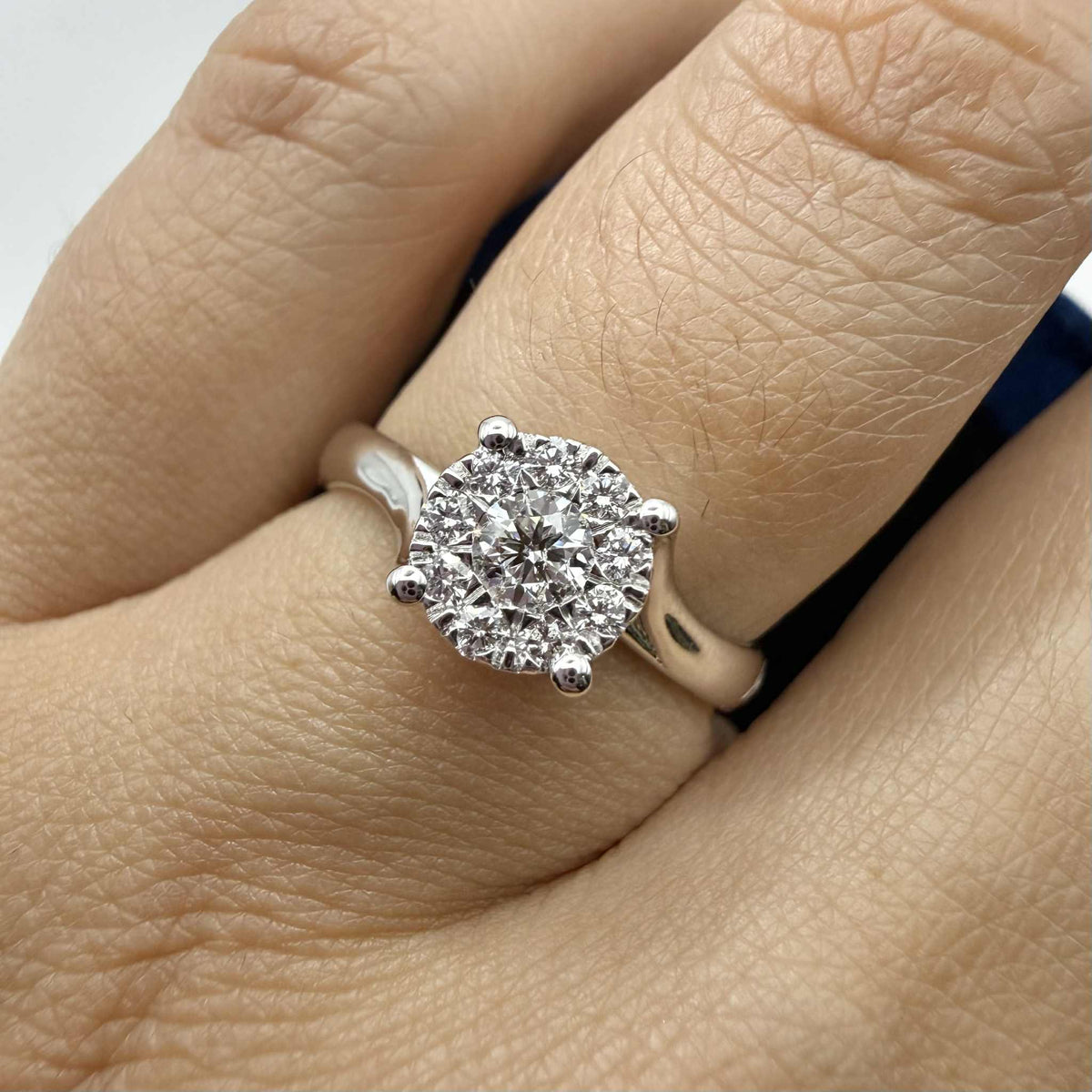 Anello Solitario Recarlo Nodo D'amore con Diamanti Ct. 0.37