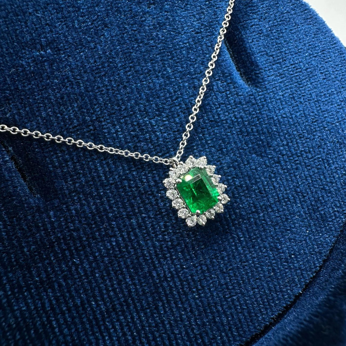 Collana Recarlo con Diamanti e Smeraldo Colombiano Ct. 0,69