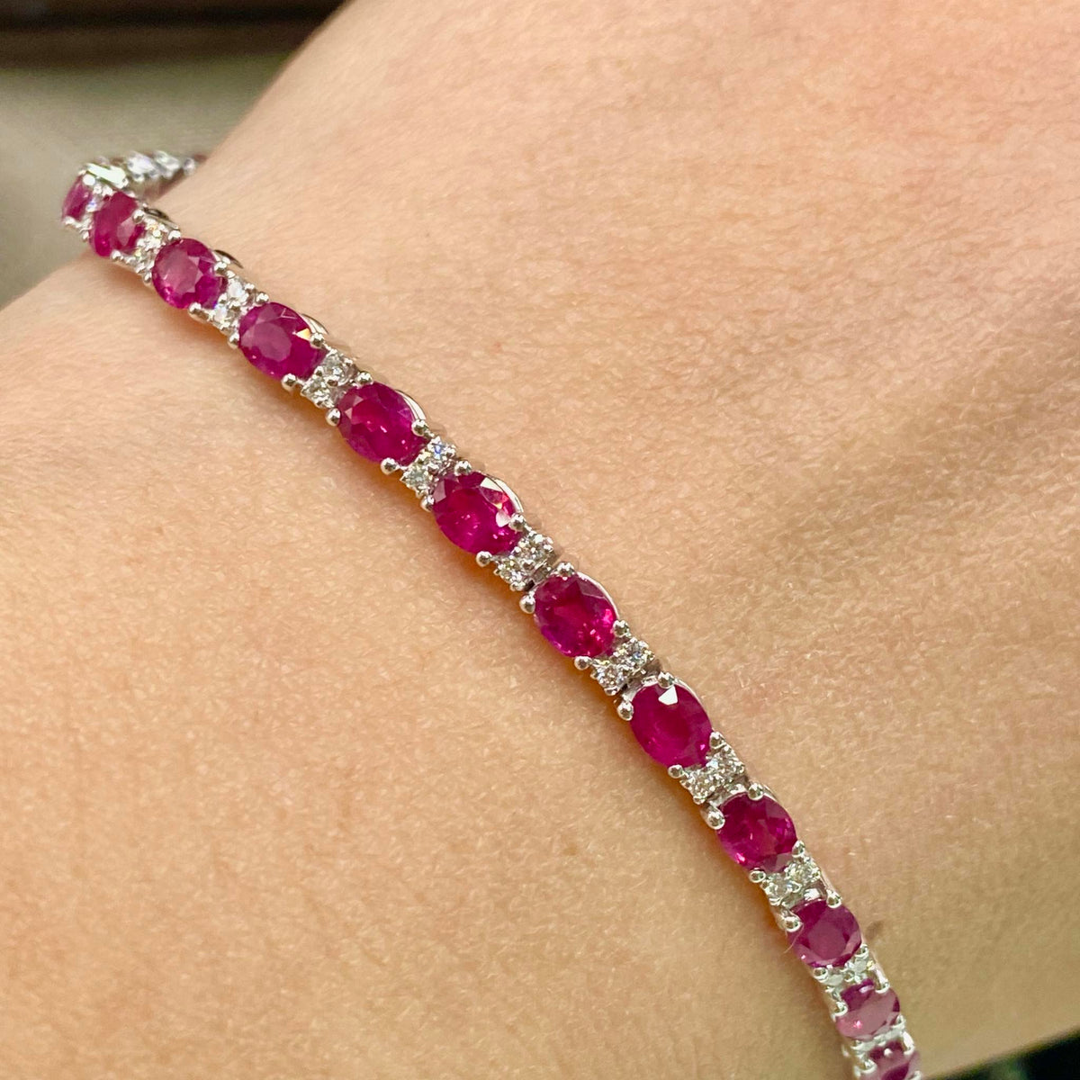 Bracciale Tennis Crivelli in Oro 18KT con Rubini Ct. 6,35 e Diamanti