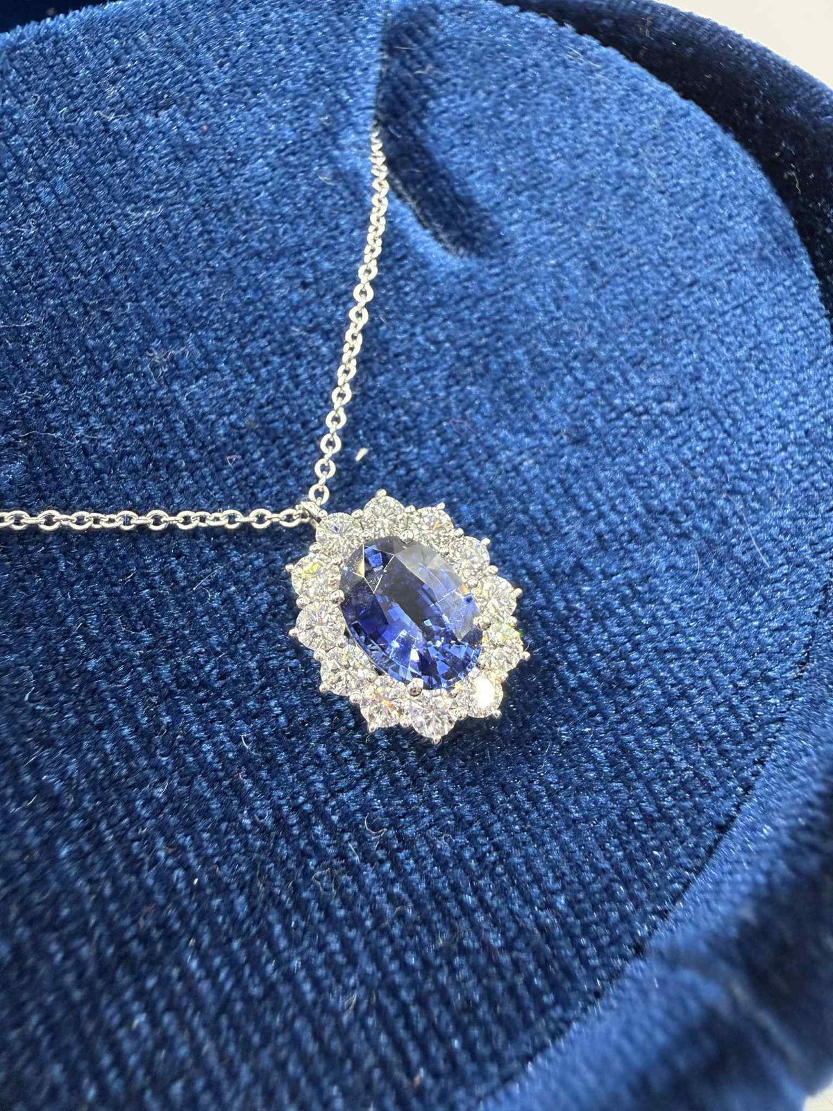 Collana Donna Recarlo con Zaffiro Ct 1.41 e Diamanti