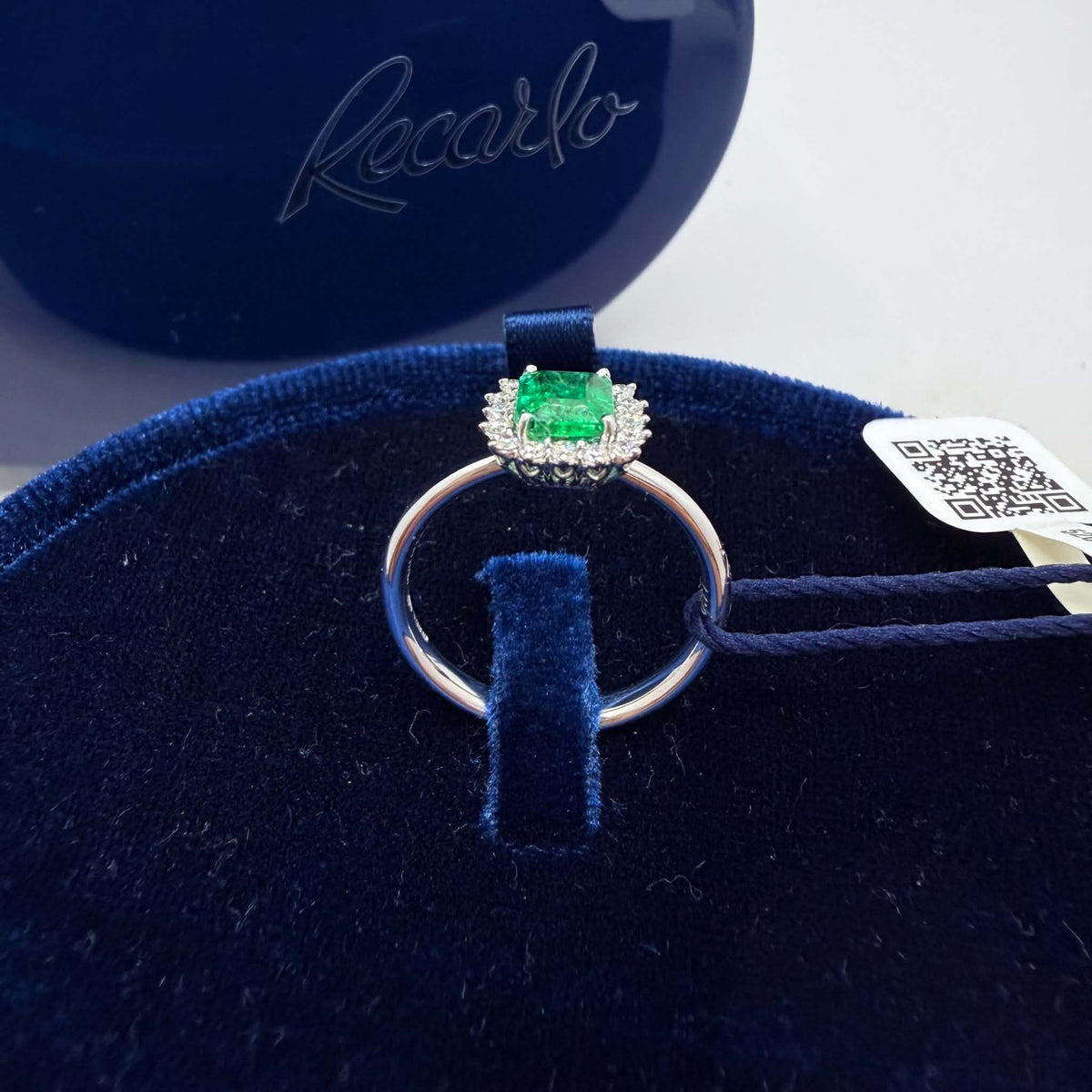 Anello Recarlo con Diamanti e Smeraldo ct. 0,77
