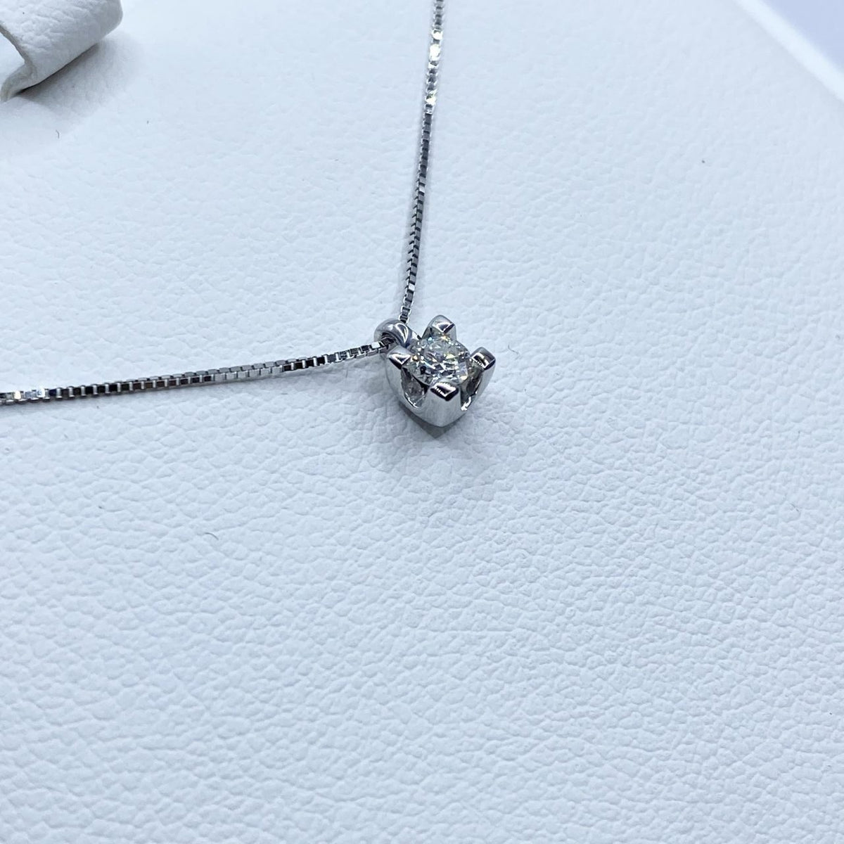 Collana Punto Luce Miluna in Oro 18KT 18KT con Diamante Ct. 0,10