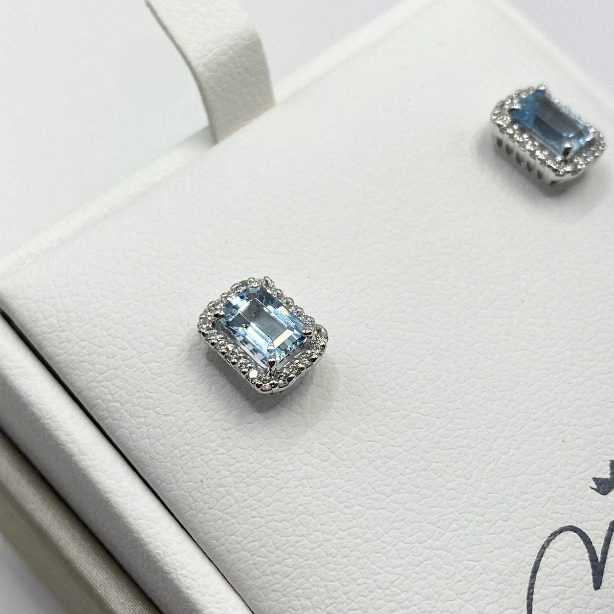 Orecchini Miluna in Oro 18KT 18KT con Diamanti e Acquamarina Ct. 1,06