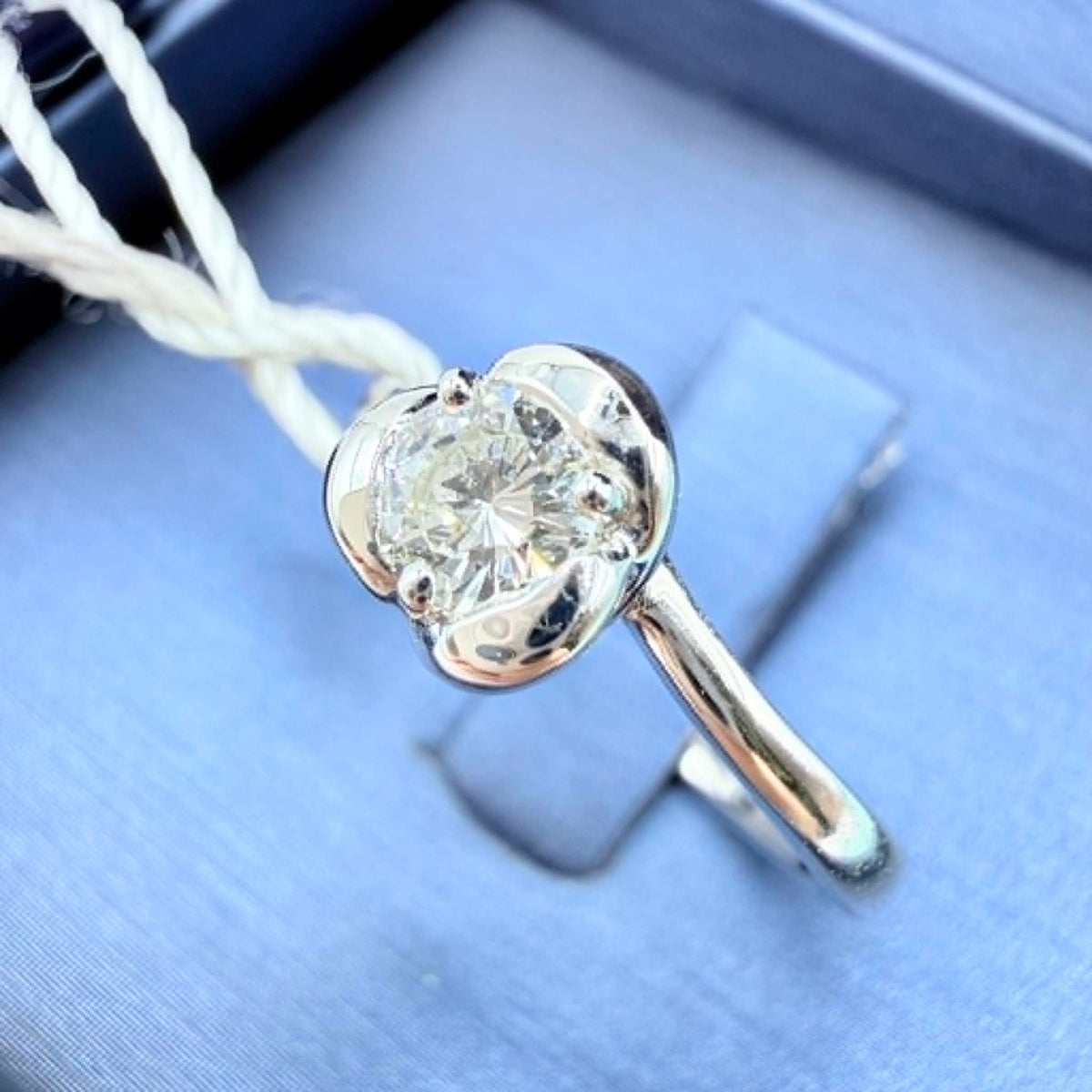 Anello Solitario Salvini in Oro 18KT 18KT e Diamante ct. 0,31